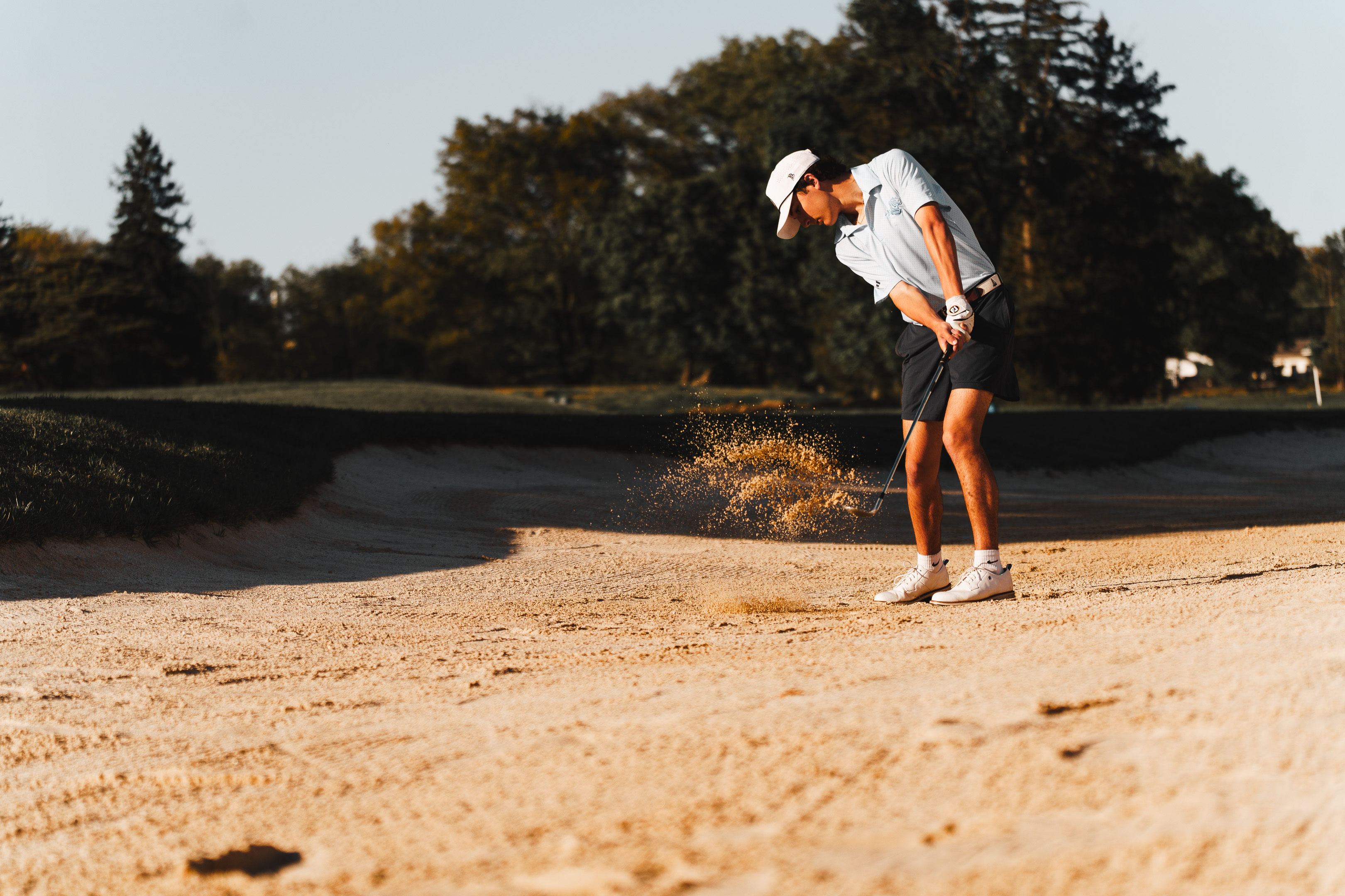 Golf bunker shot